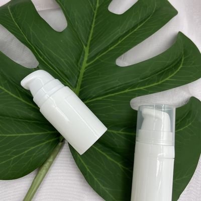 кнопка бутылки насоса 10ml 15ml безвоздушная на белом пластиковом печатании экрана