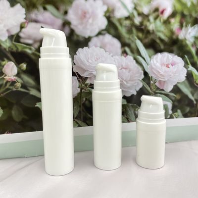 кнопка бутылки насоса 10ml 15ml безвоздушная на белом пластиковом печатании экрана