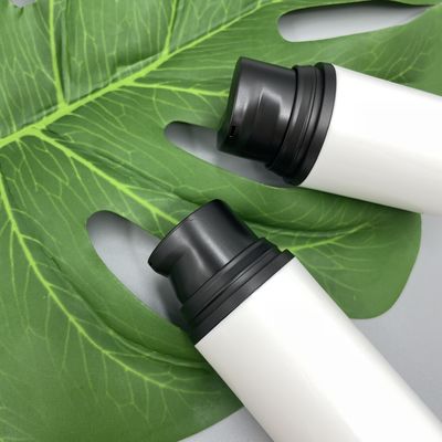 Бутылка 15ml 30ml 50ml PP насоса лосьона заботы кожи пустая черная щелкает дальше