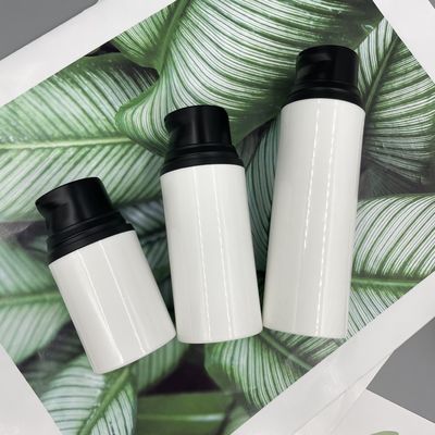 Бутылка 15ml 30ml 50ml PP насоса лосьона заботы кожи пустая черная щелкает дальше